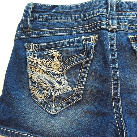 Maurices Embroidered Pocket Jean Shorts - Picture 5 of 6